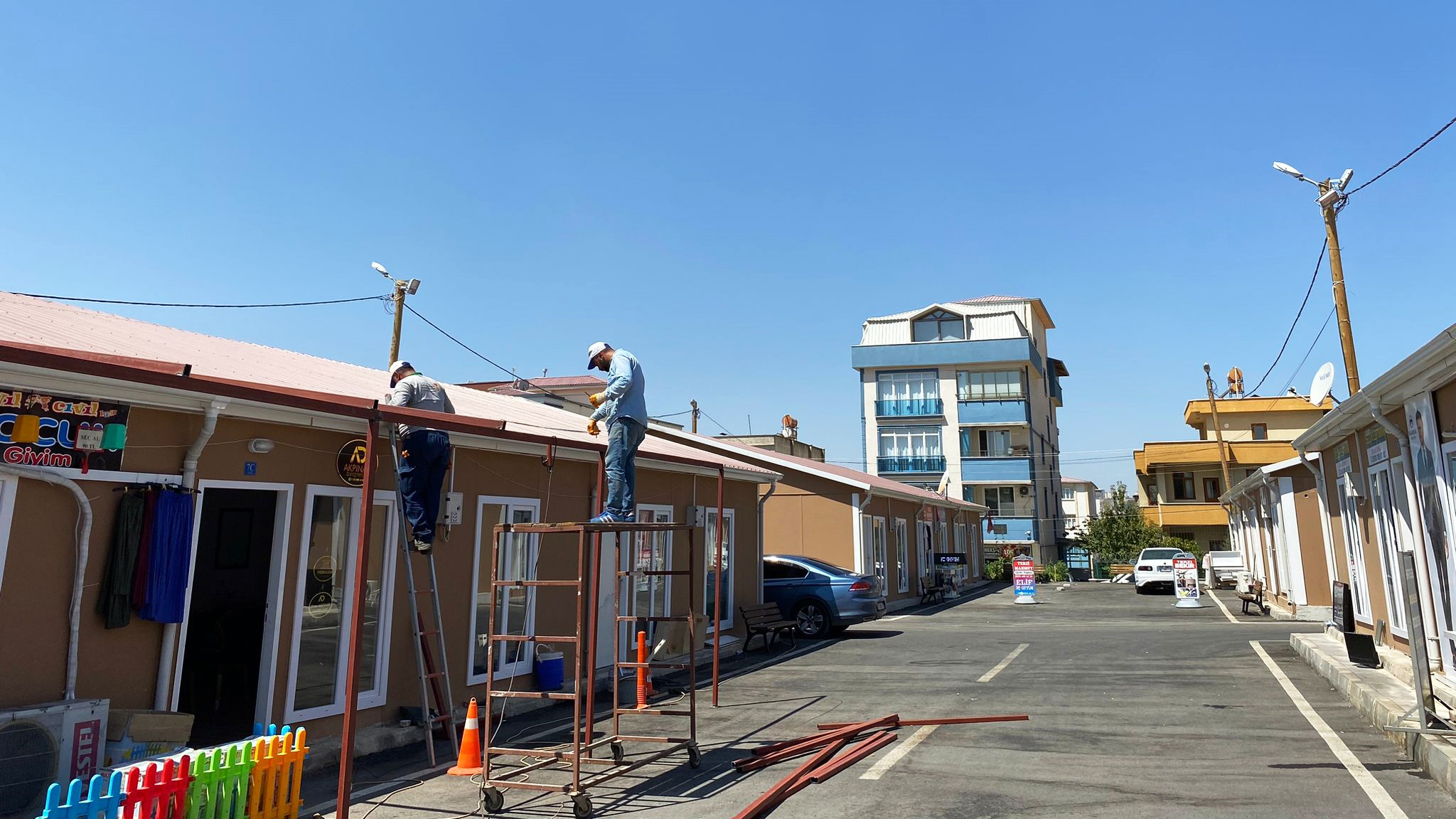 Kahramanmaraş’ta konteyner çarşılara gölgelik!