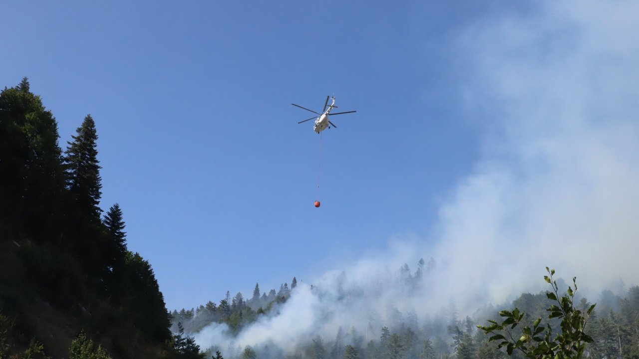 İki uçak, 7 helikopter, 28 arazözle Kahramanmaraş’ta yangın seferberliği!  