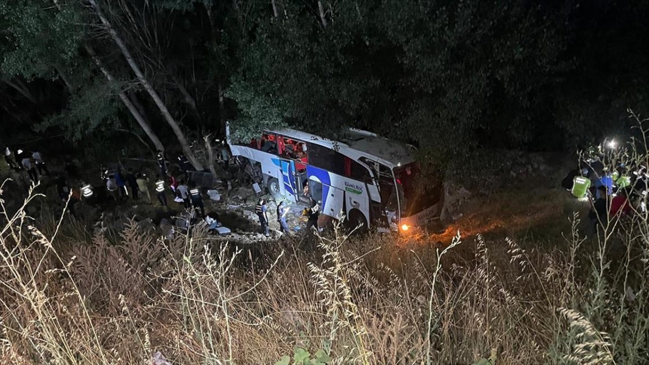 Türkiye otobüs kazasıyla sarsıldı! 11 kişi hayatını kaybetti!