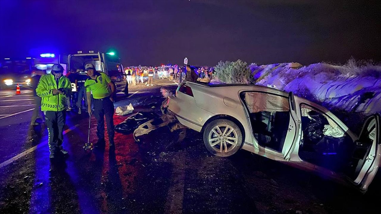 İki otomobilin çarpıştığı kazada 4 kişi hayatını kaybetti!