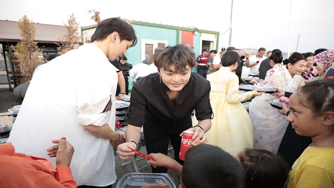 Dünyaca Ünlü Koreli Sanatçılar Kahramanmaraş’ta depremzedelerle buluştu!