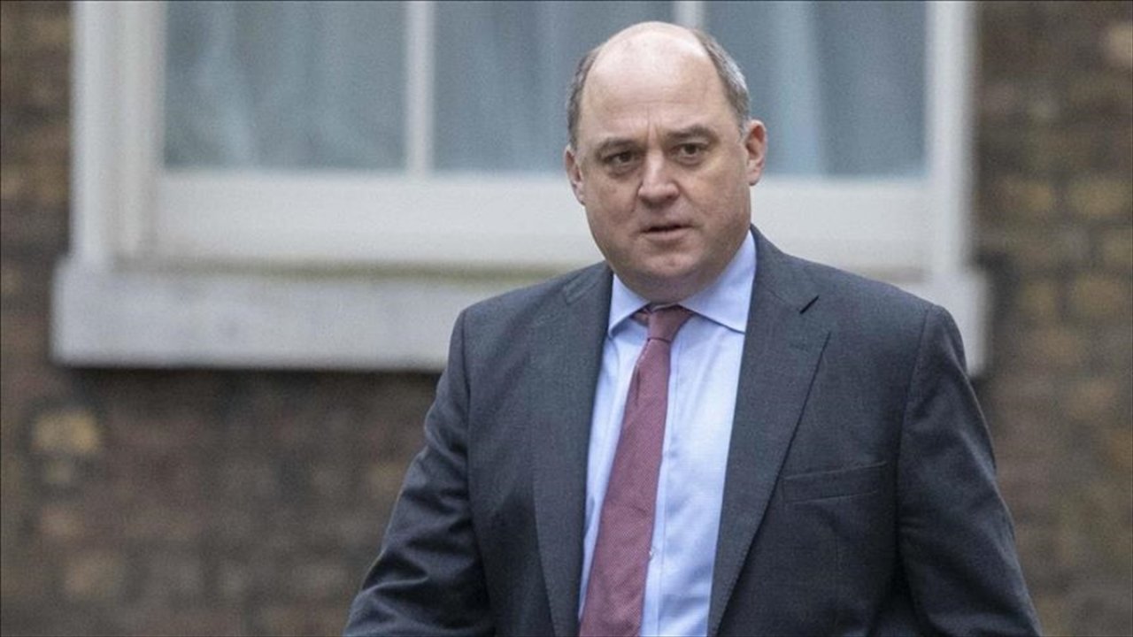 İngiltere Savunma Bakanı istifa etti