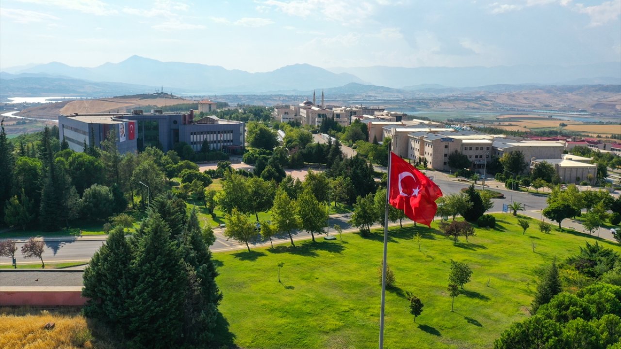Kahramanmaraş’ta barınma sorunu üniversite eğitimini sekteye uğrattı!  Bir çok bölümde uzatan eğitim verecek!