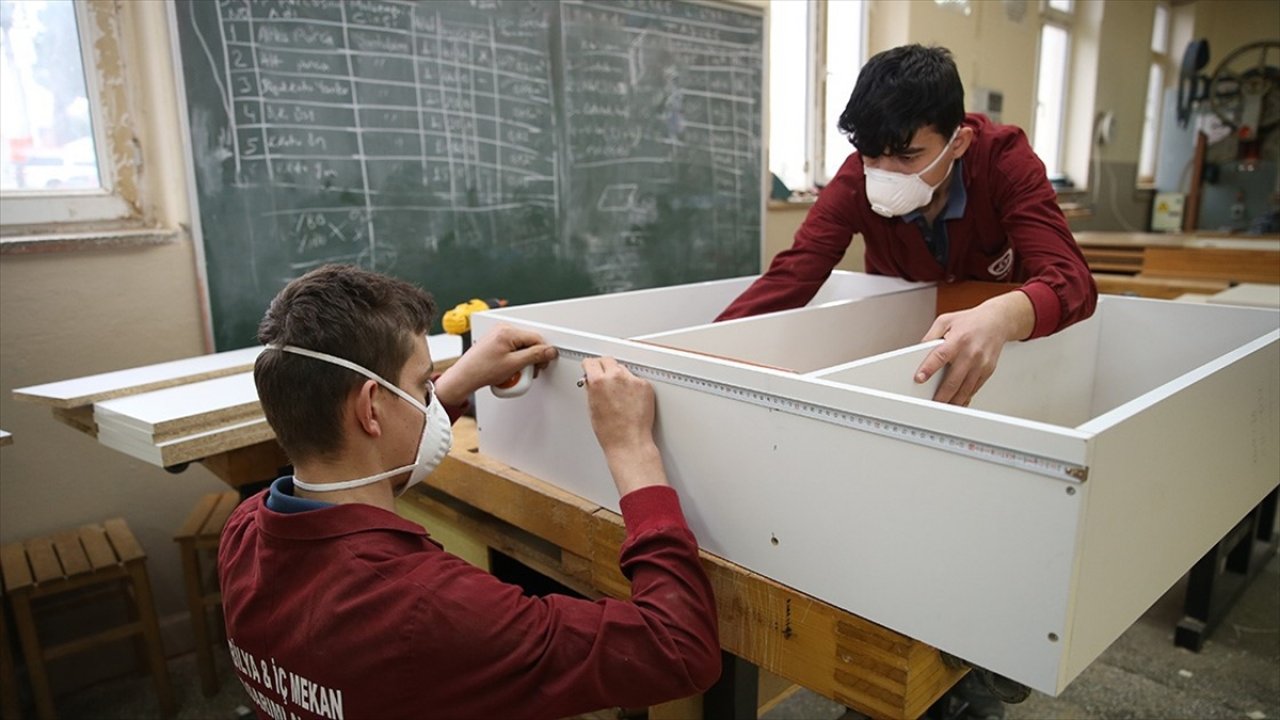 Özel mesleki ve teknik Anadolu lisesi öğrencilerine 28 bin liraya kadar destek verilecek!