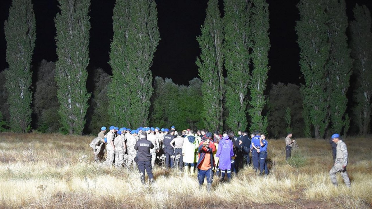 Selde mahsur kalan 13 kişi kurtarıldı! 1 kişinin cesedi bulundu!