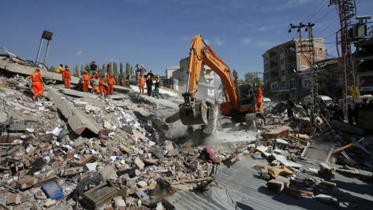 Deprem yardımlarını sattılar!