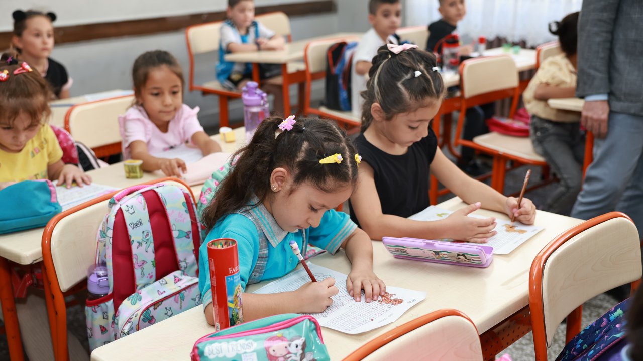 Kahramanmaraş’ta ücretsiz 10 bin kırtasiye seti dağıtıldı!