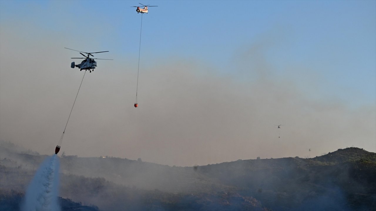 Orman yangınına müdahale eden helikopter baraja düştü!