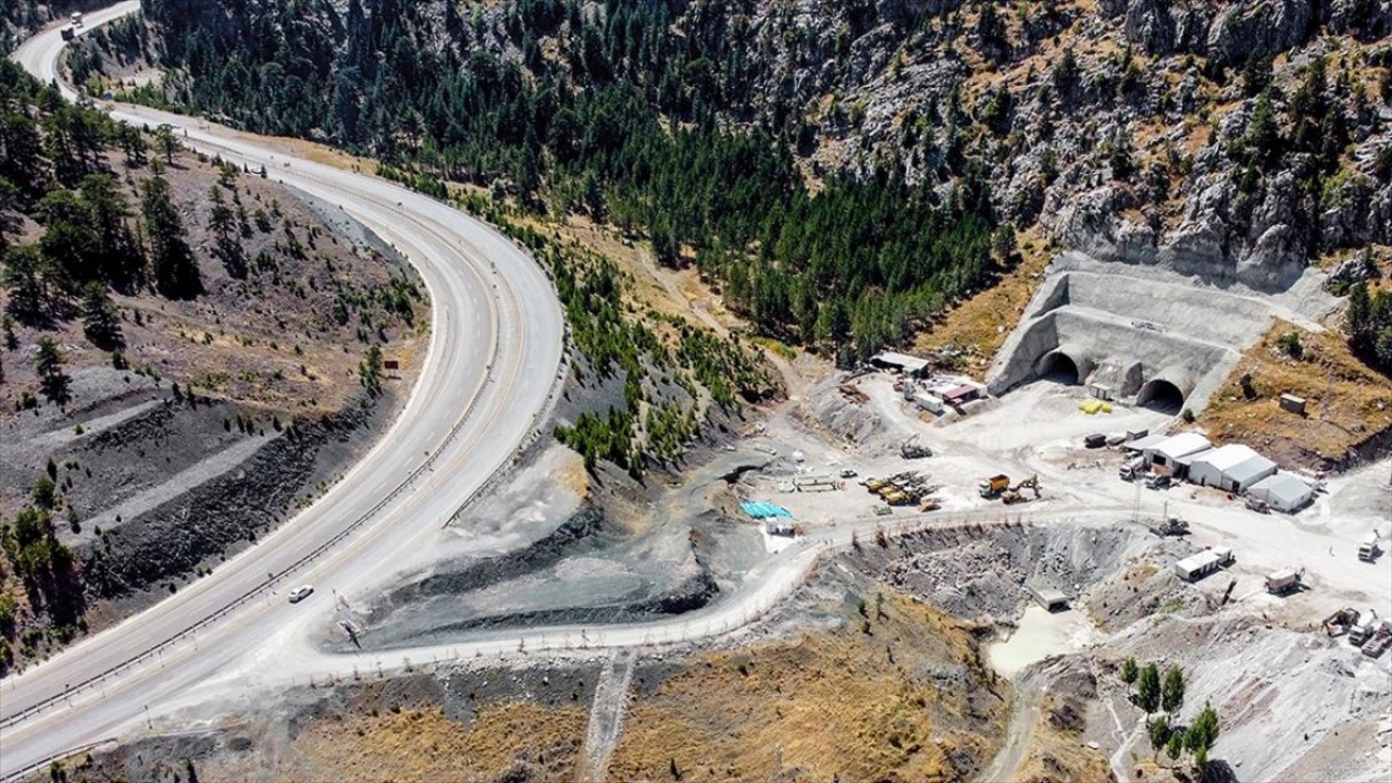 İç Anadolu'yu Akdeniz'e bağlayan yolda "kış çilesi" bitiyor!