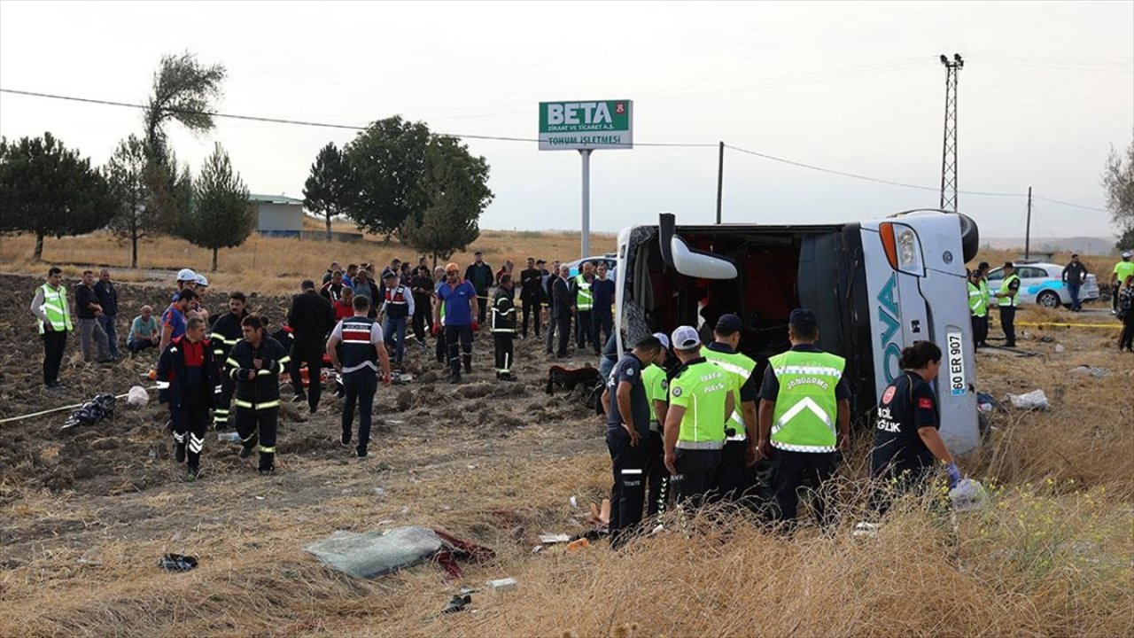 Devrilen yolcu otobüsündeki 5 kişi öldü, 30 kişi yaralandı!