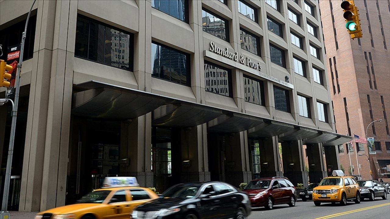 Uluslararası kredi derecelendirme kuruluşu Türkiye'nin kredi notu yükseltti!