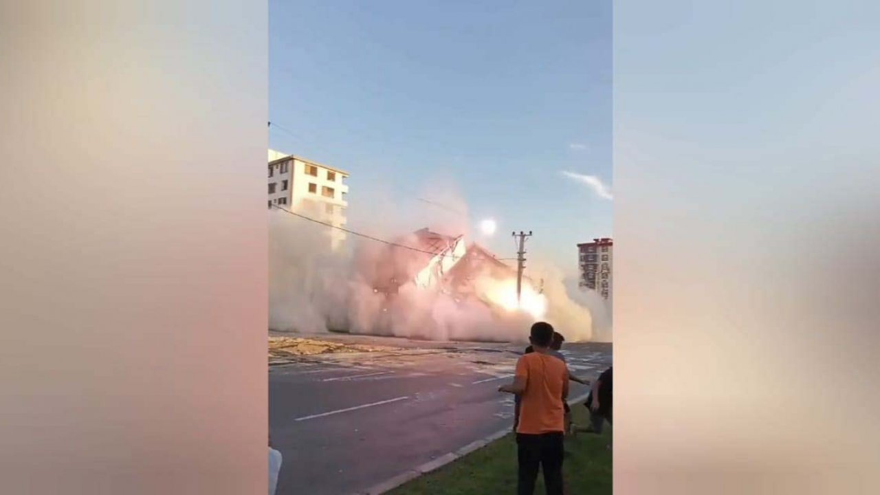 Kahramanmaraş’ta yıkım yaparken elektrik direğini de yıktılar!