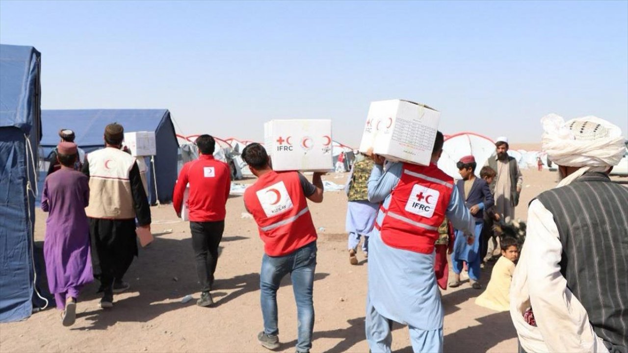 Türk Kızılaydan 2 bin 250 Afgan depremzede aileye gıda yardımı!