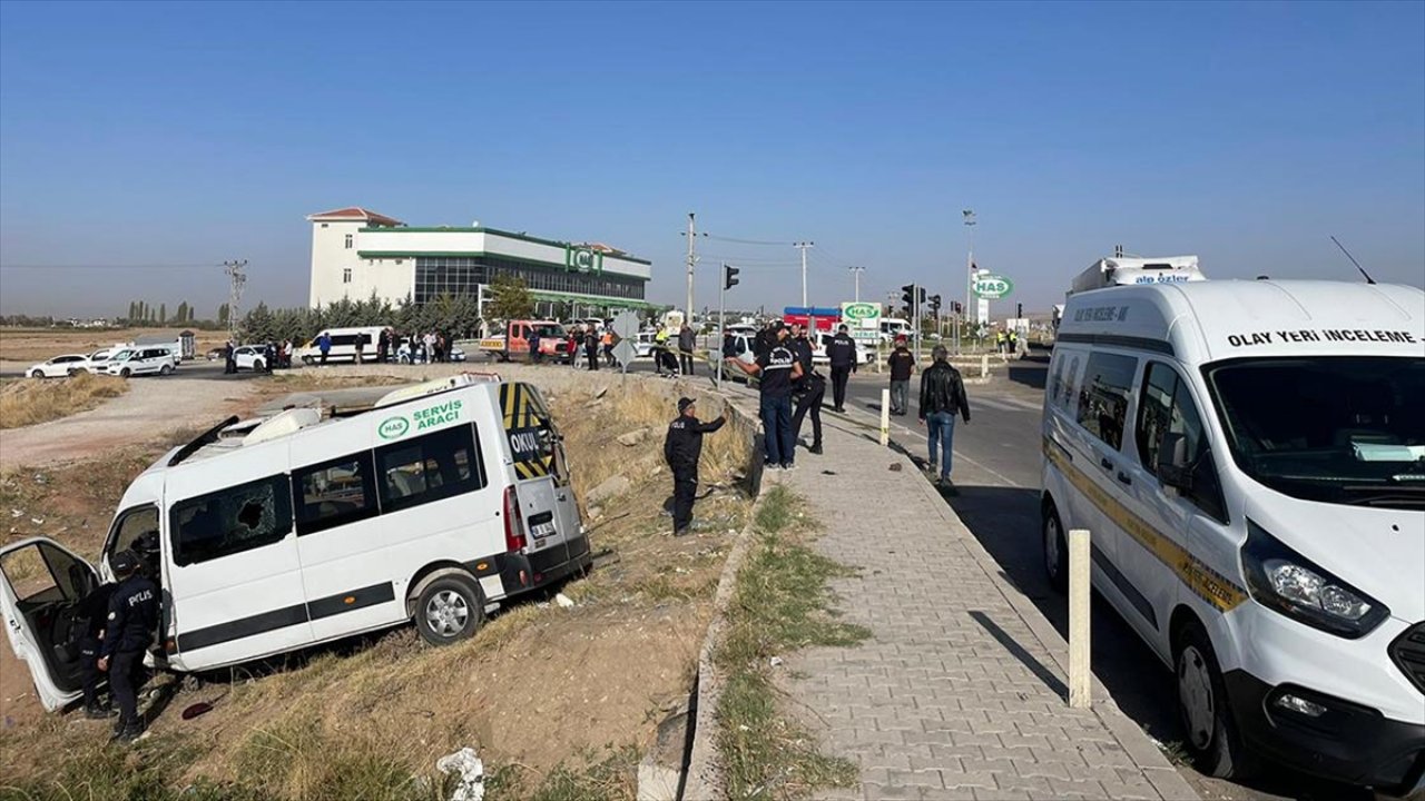 İşçi servisi ile kamyonetin çarpıştığı kazada 2 kişi öldü, 15 kişi yaralandı!