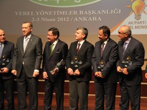 Ak Partiden Yerel Yönetimler Ve Aile Sempozyumu