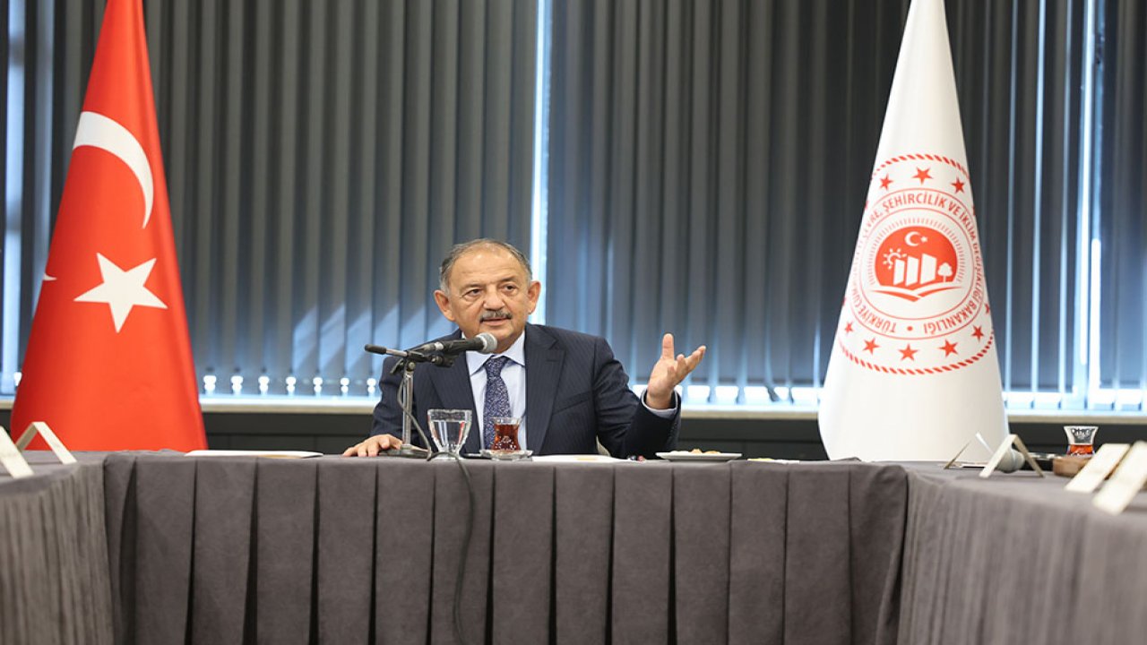 Bakan Özhaseki,  “İlk gündem maddemiz deprem şehirlerimizi ayağa kaldırmak”