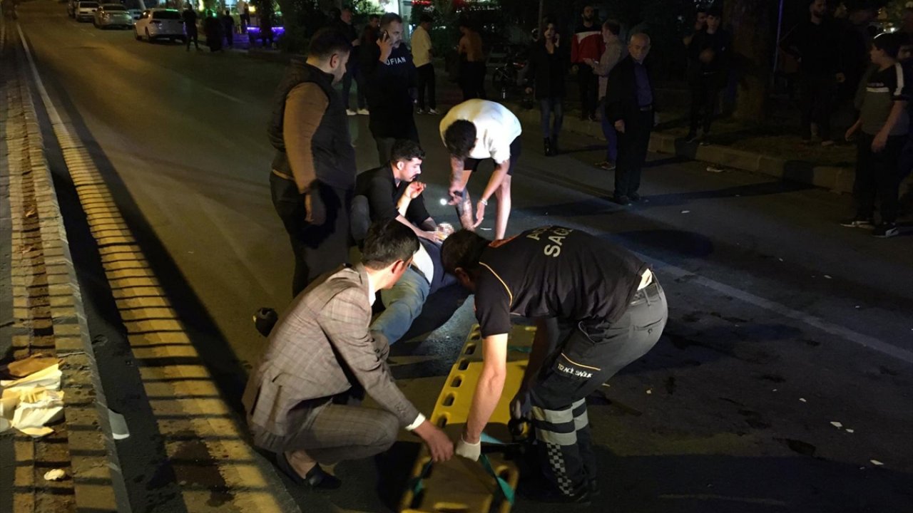 Kahramanmaraş'ta otomobilin çarptığı baba ile 2 oğlu yaralandı!