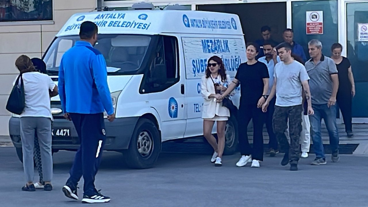 Alev alan teknenin sahibi yanarak öldü