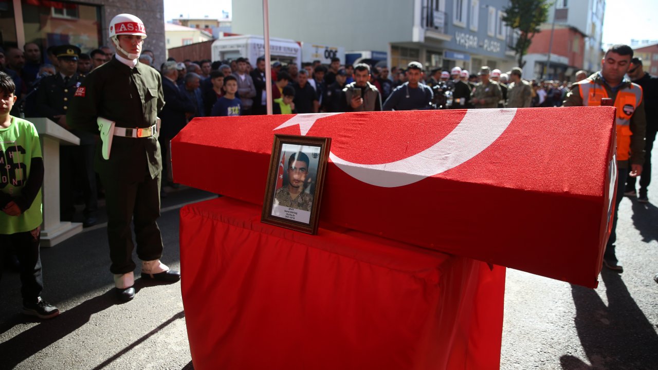 Kahramanmaraşlı şehit Samet Bektaş son yolculuğuna uğurlandı!
