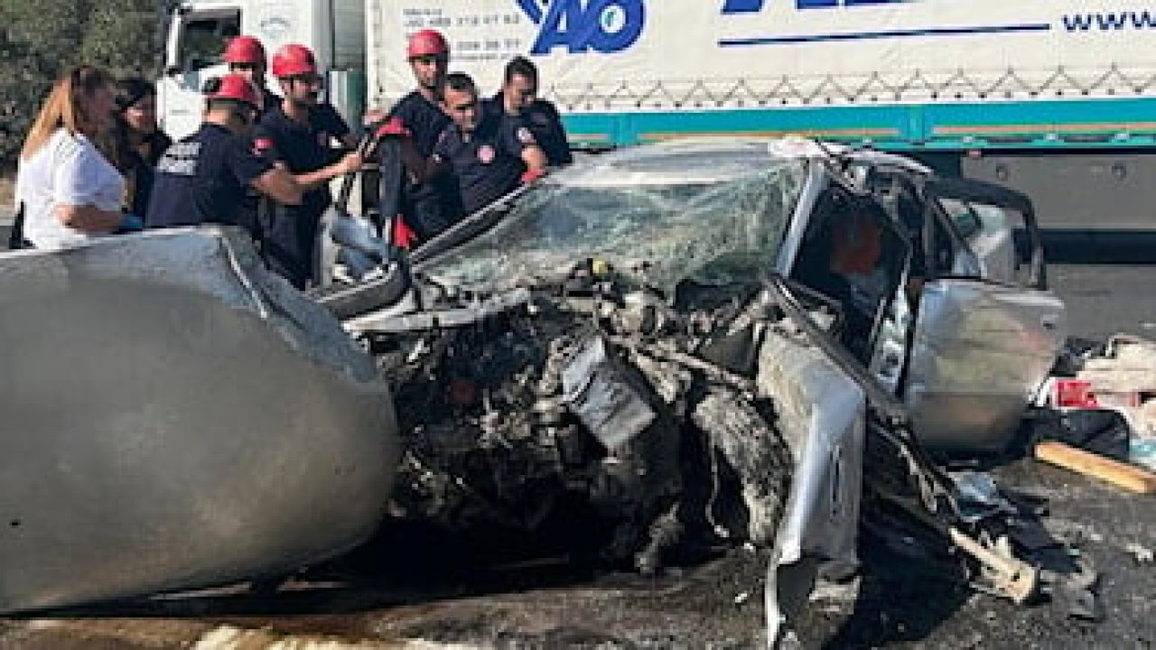 Anne ve oğlu trafik kazası ayırdı!