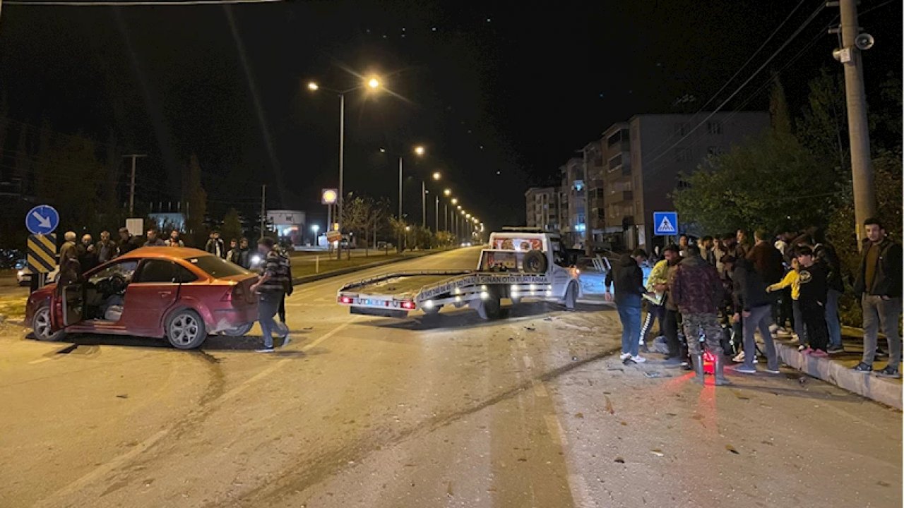 Kahramanmaraş'ta otomobil ile çarpışan motosikletteki 2 kişi ağır yaralandı!