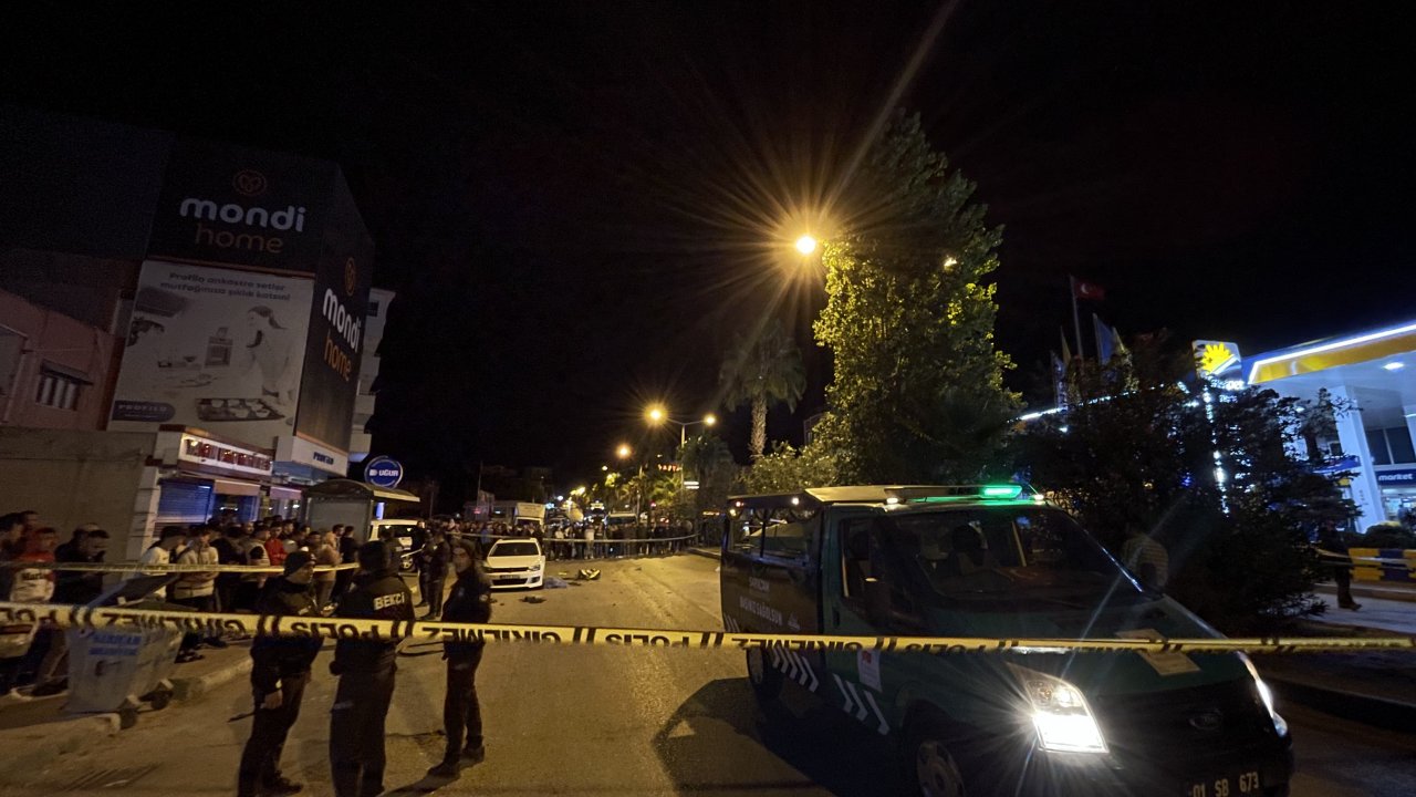 Otomobil refüje daldı! 3 kişi can verdi, 2 kişi yaralandı!