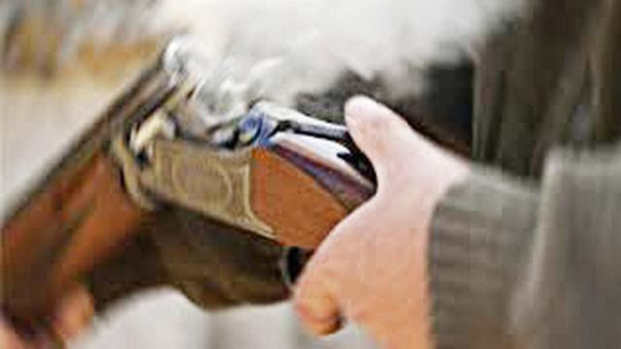 Şiddet gören kadın kocasını vurdu!