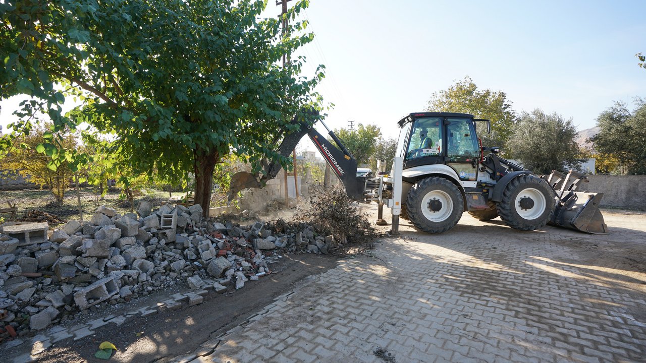 Türkoğlu’nda Hafriyat Atıkları Kaldırılıyor!