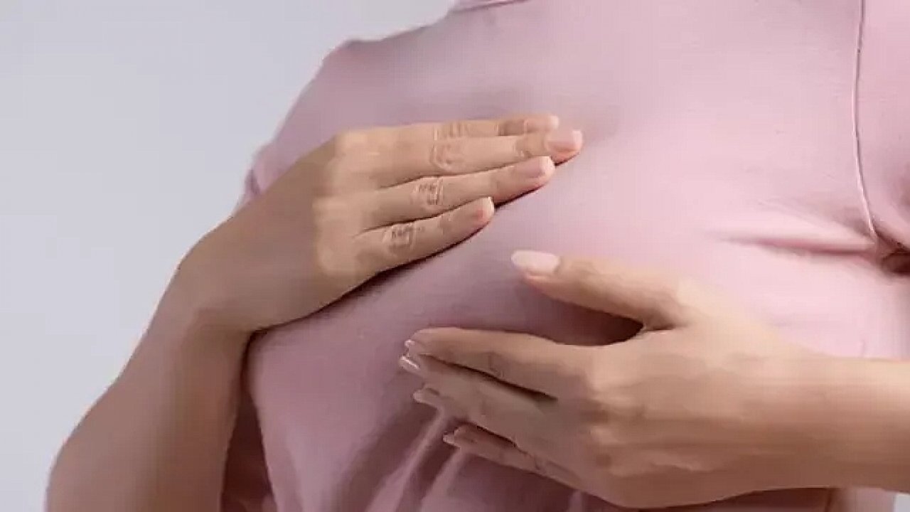 Büyük meme kadınlarda sırt ve omuz ağrısına yol açıyor!