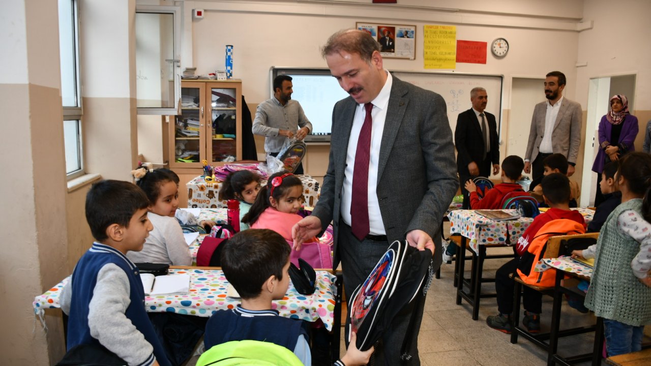 Depremzede Öğrencilere Kırtasiye Yardımı