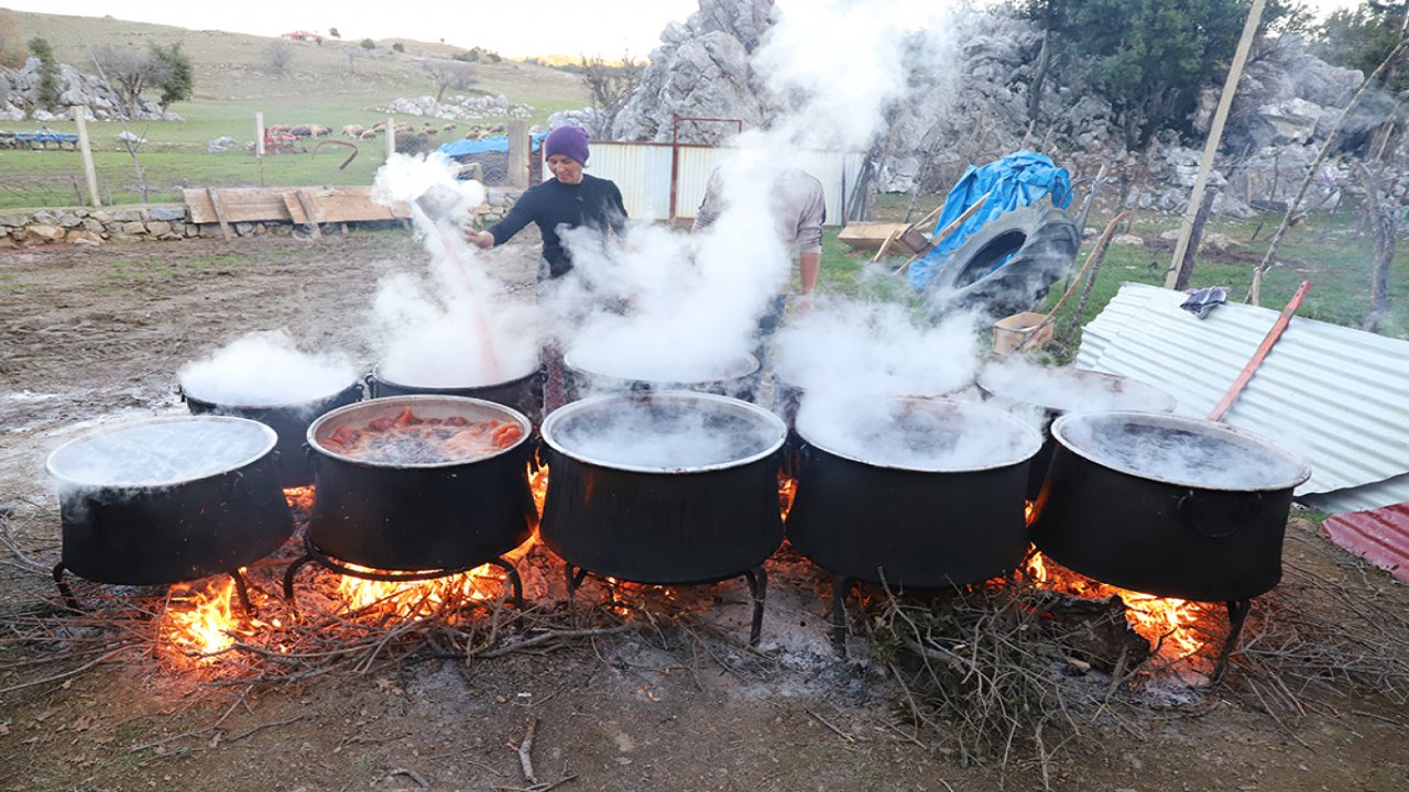 Kahramanmaraş’ta kazanlar Tescilli pekmez için kaynadı!
