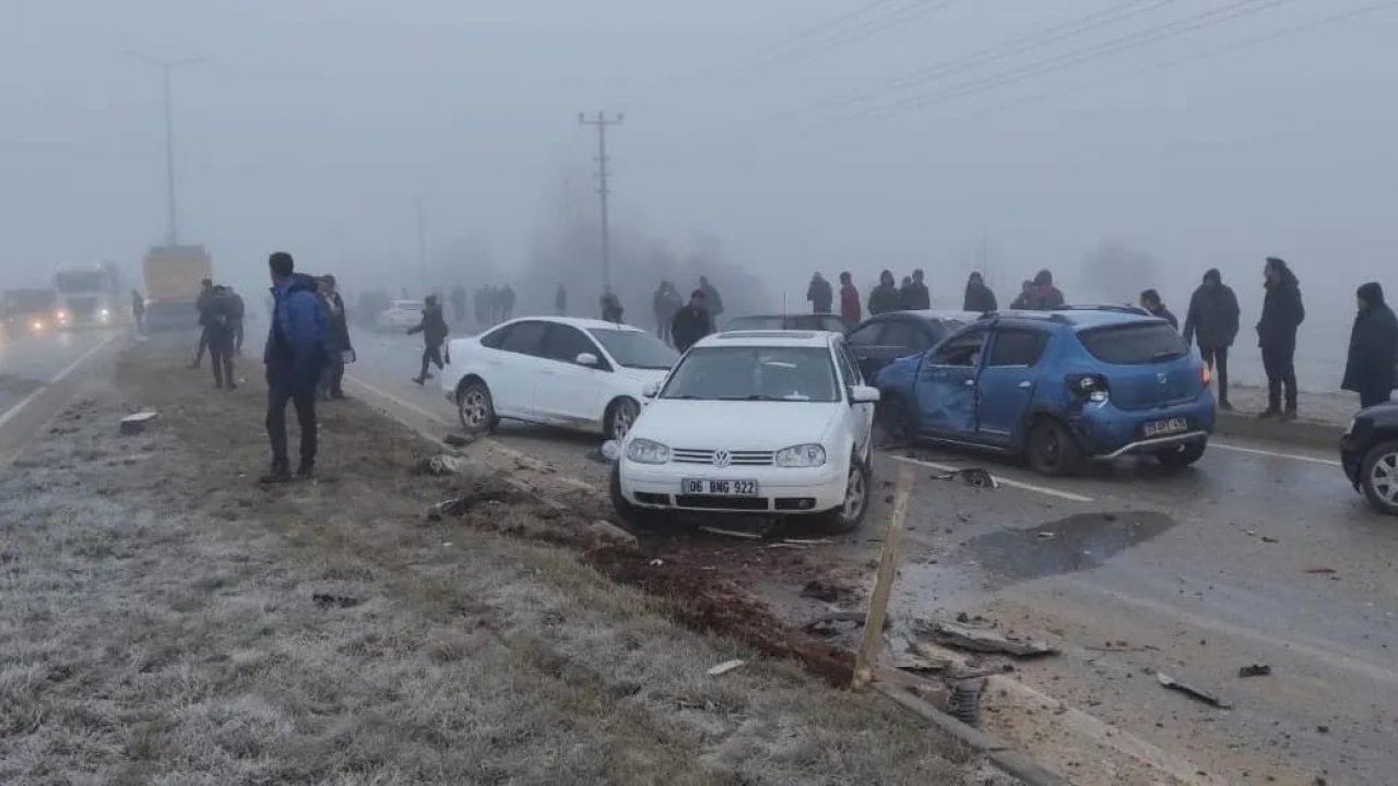 Kahramanmaraş'ta büyük kaza! 22 araç çarpıştı, 15 yaralı var!