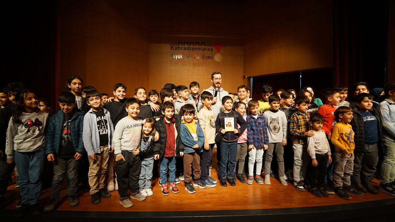 Kahramanmaraş’ta çocuklar ‘Sertaç Abi’ ile moral buldu!