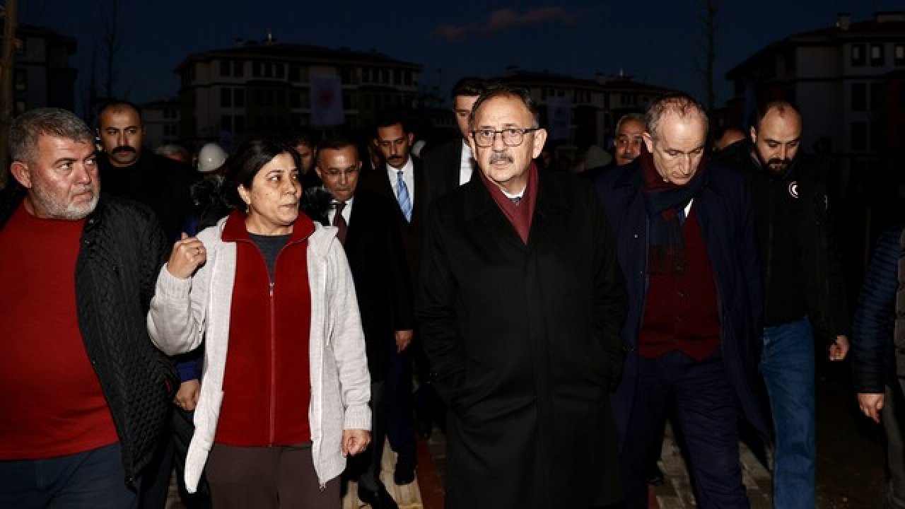 Bakan Özhaseki: "Devletin şefkatli eli depremzedenin üzerinde"