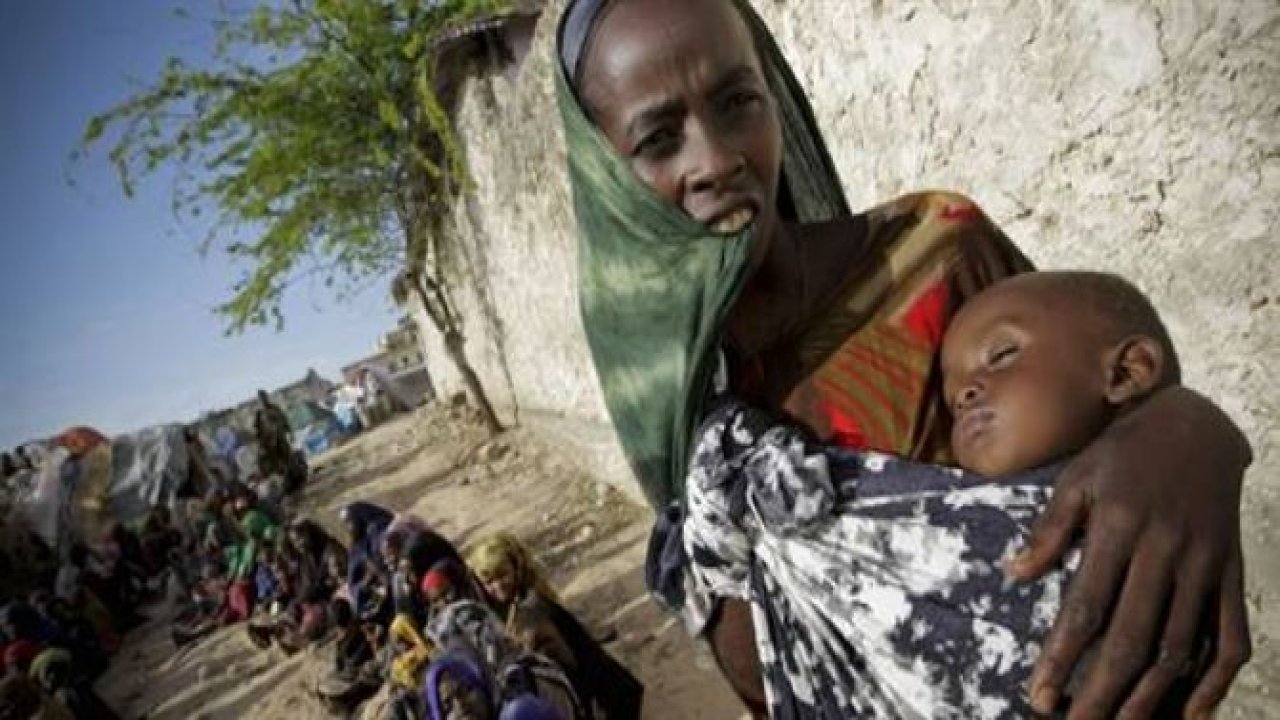 Somali İnsanlığın Açlıkla Terbiyesi!