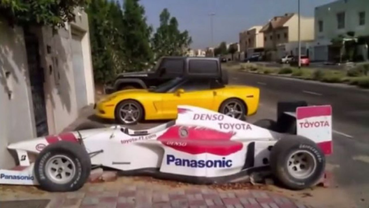 Dubaide ''Hurda'' Olan Ve ''Terk Edilen'' Yüksek Model Arabalar