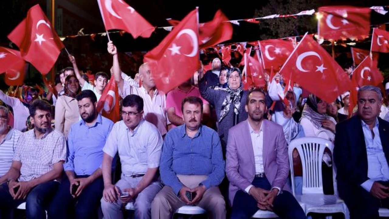 KAHRAMANMARAŞ 7’DEN 77’YE DEMOKRASİ NÖBETİNE DESTEK VERDİ