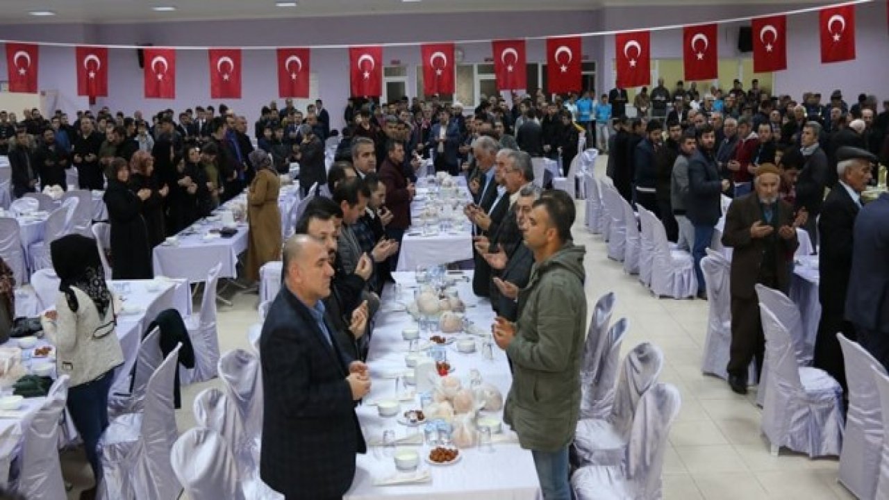 PAZARCIKTA YÜZLERCE KİŞİ MEHMETÇİK İÇİN TOPLANDI