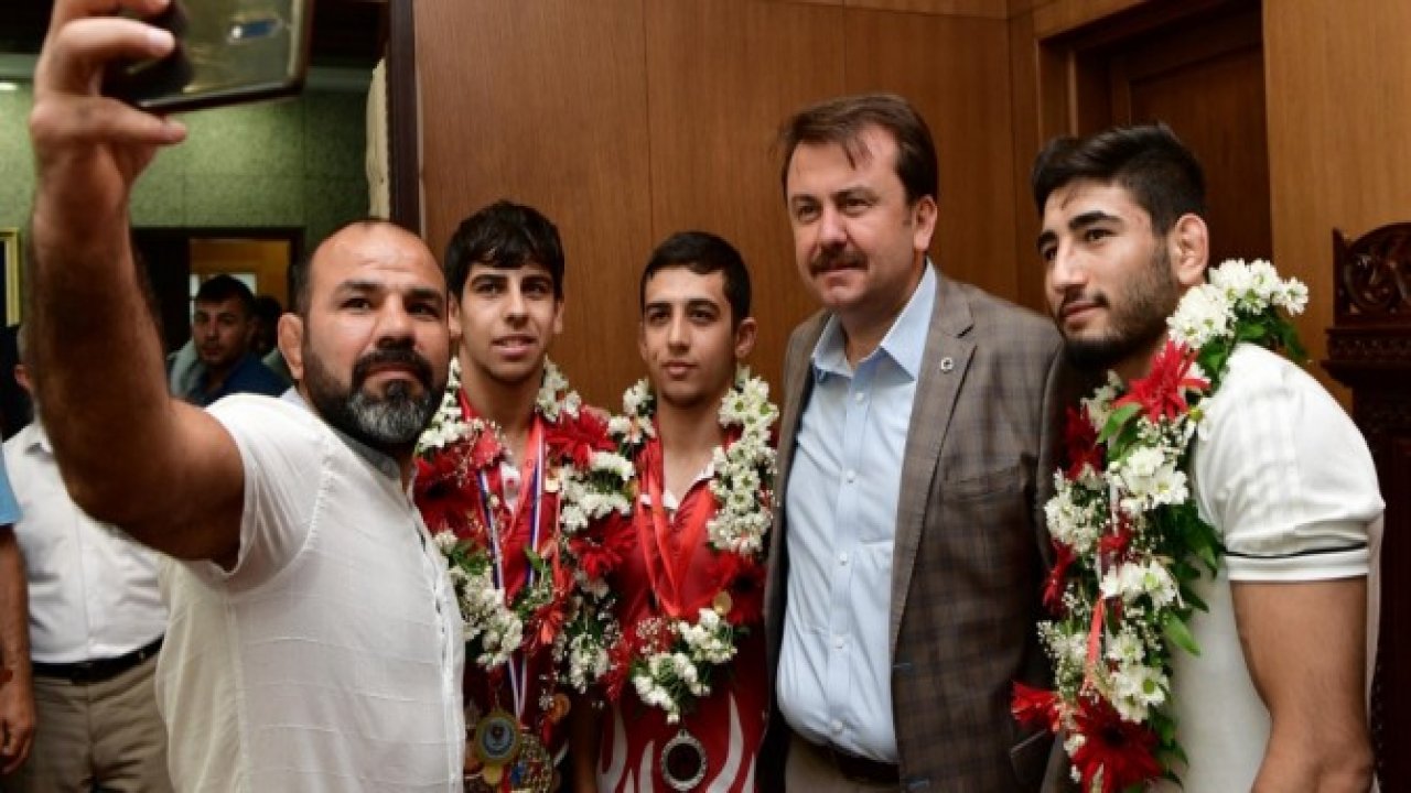 Şampiyonlar Büyükşehir’de Ağırlandı