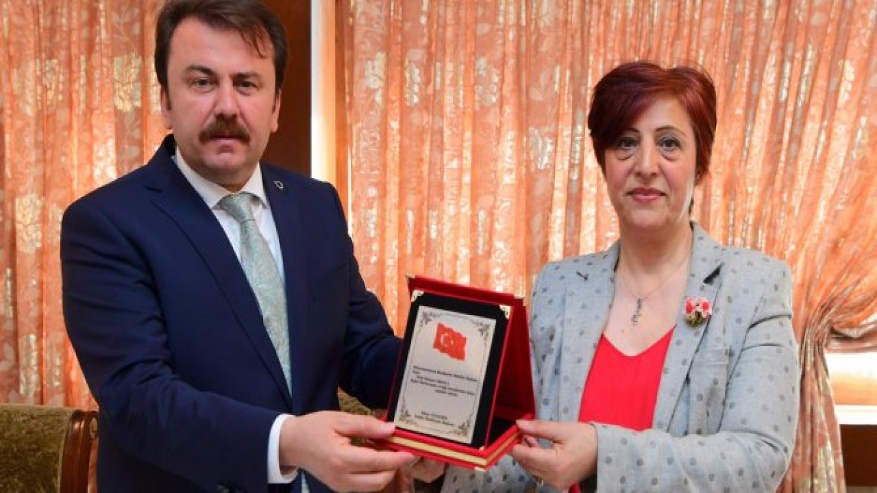 Kadın Platformu Başkan Erkoç’a Teşekkür Plaketi verdi