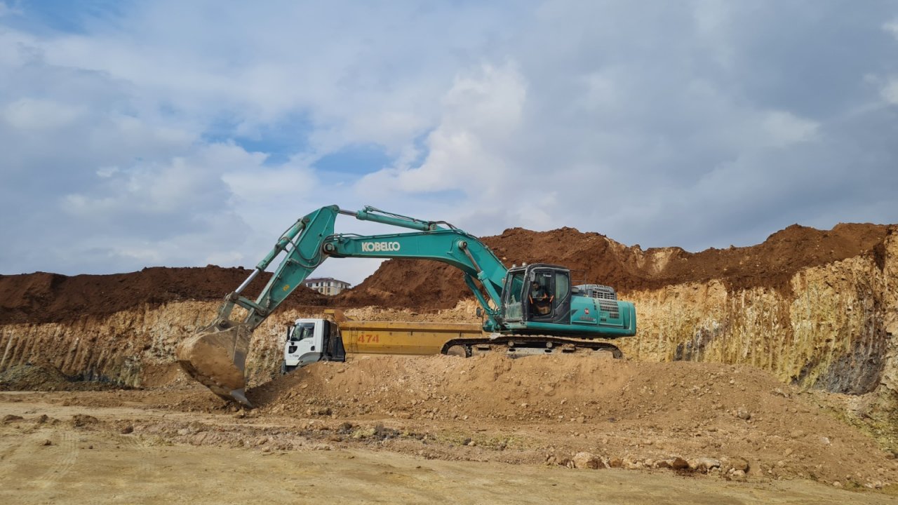 Kahramanmaraş'ta 150 yataklı hastane için ilk kazma vuruldu!