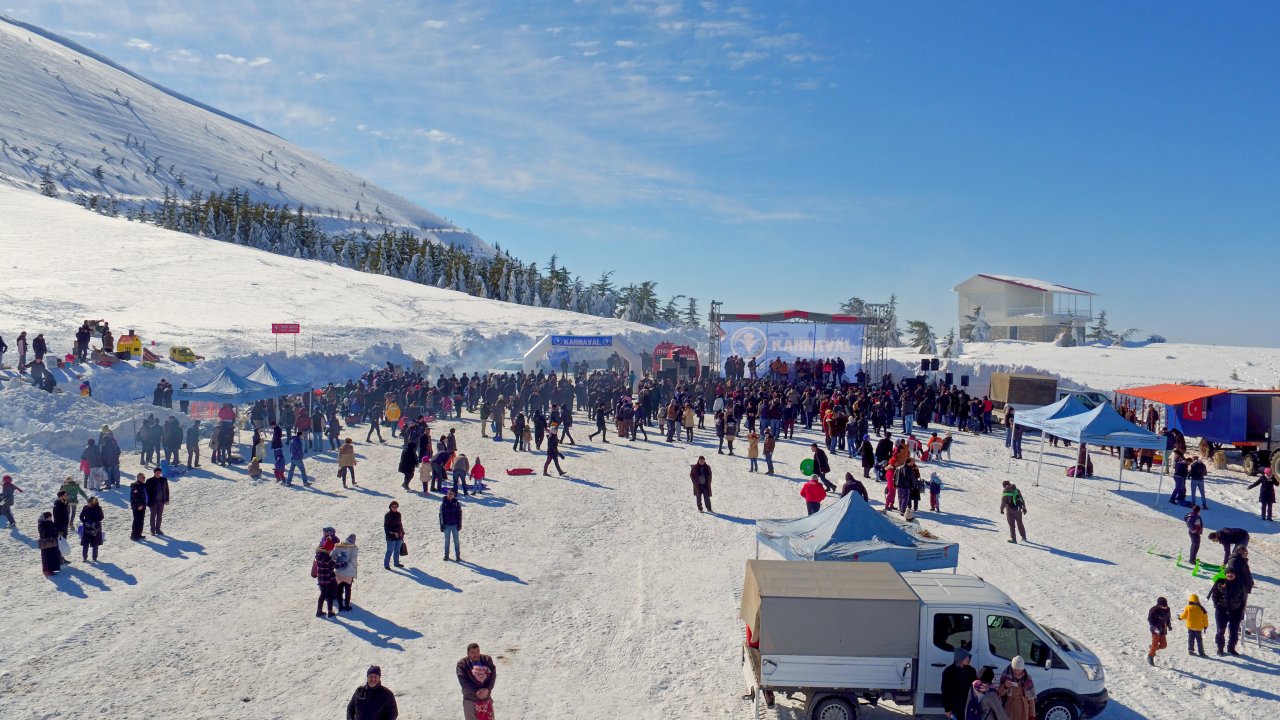 Kahramanmaraş’ta kış turizminin merkezinde kar kalınlığı 8 santim oldu!