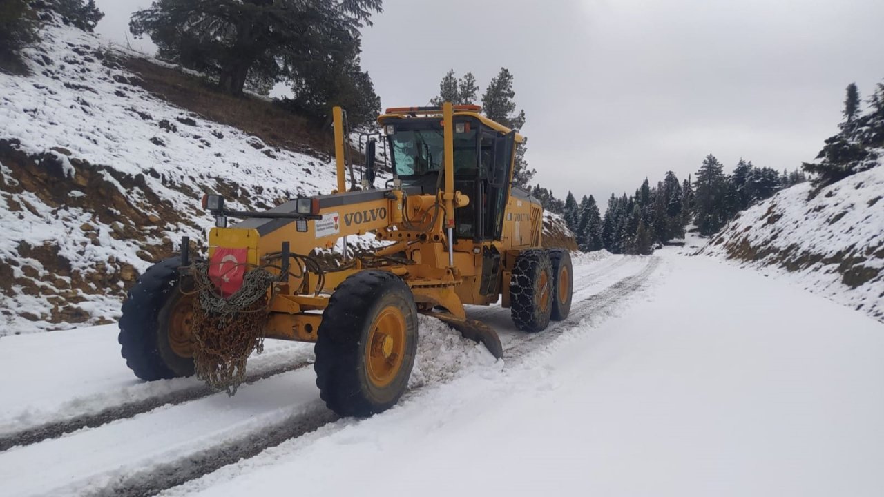 Kahramanmaraş kırsalında karla mücadele başladı!