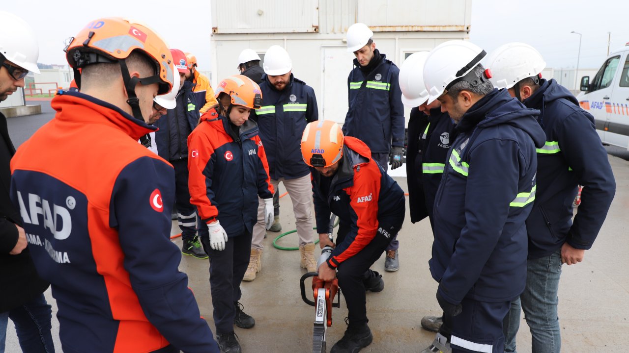 AKEDAŞ Personellerine Arama Kurtarma Eğitimi!