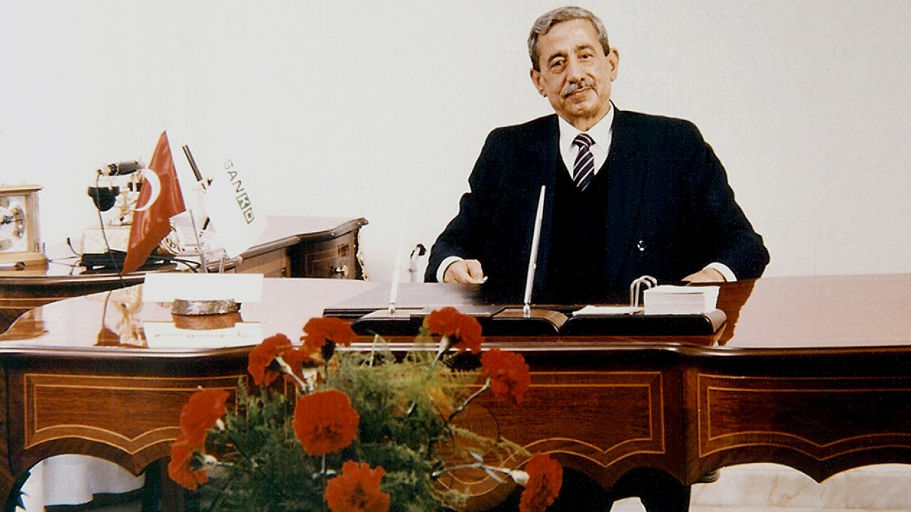 Sani Konukoğlu, mezarı başında anıldı!