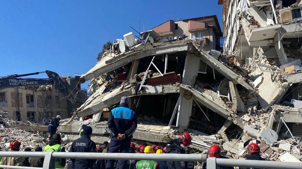Kahramanmaraş depreminde 9 kişinin can verdiği apartman kaçak çıktı!