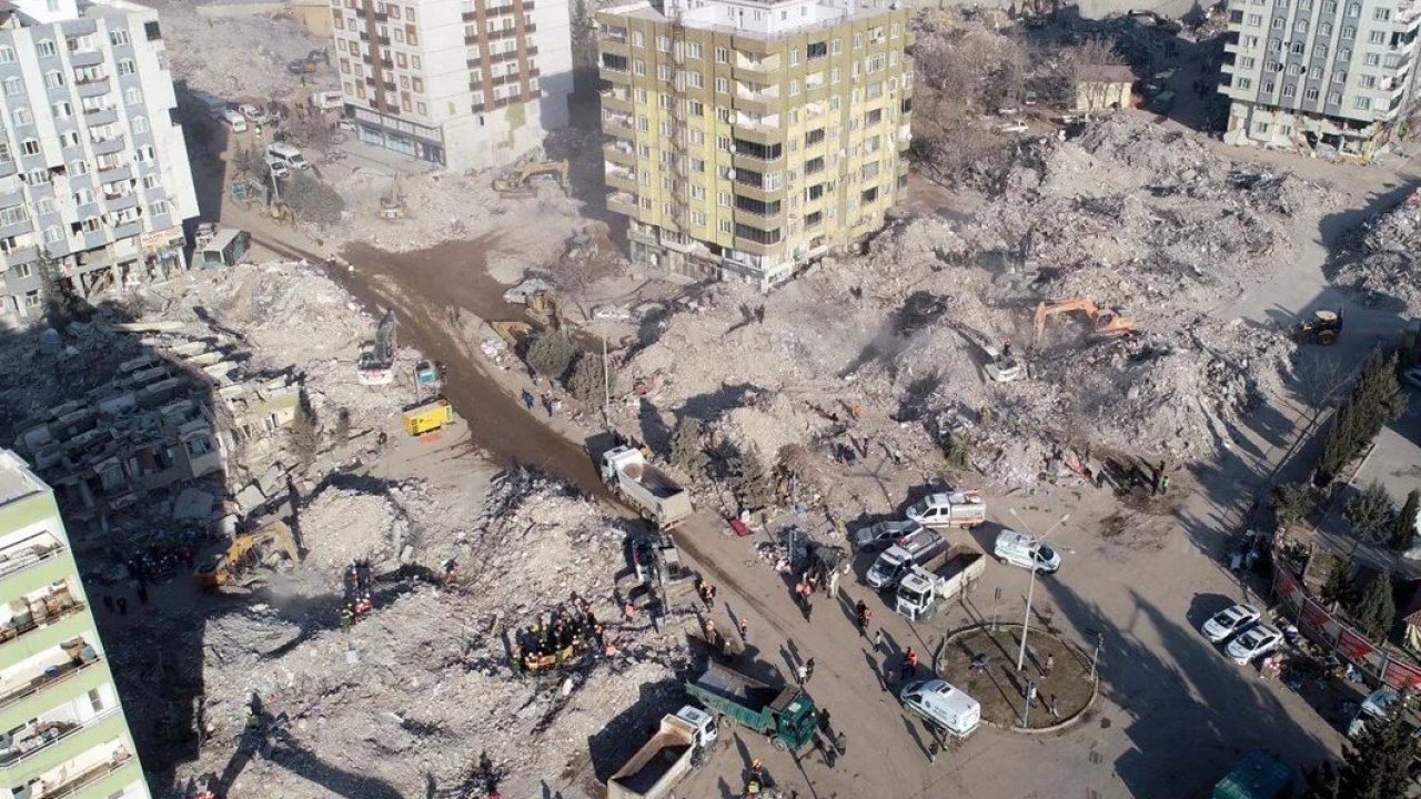 Kahramanmaraş’ta ölüm sitesinin müteahhidi konuştu! “Ebrar Sitesi 15 kez denetledi” Ben herkesi ev sahibi yaptım”