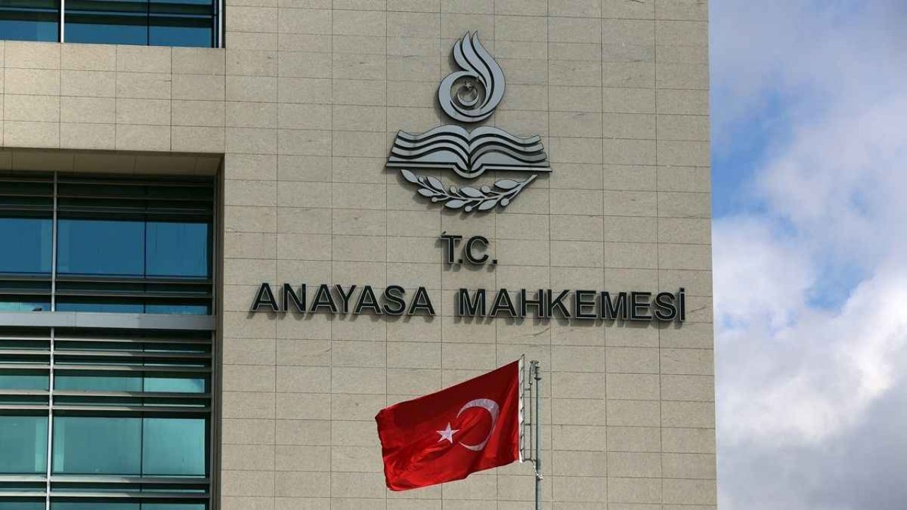 Anayasa Mahkemesi 3 siyasi partiyi kapattı!