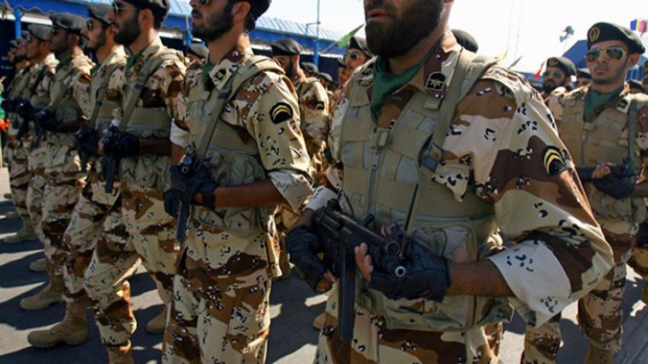 Asker yatakhanedeki 5 silah arkadaşını vurdu!