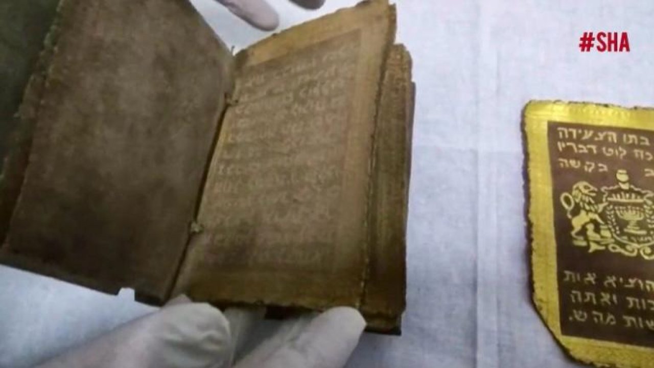 Kahramanmaraş’ta 300 yıllık Tevratı satmaya çalışanlar yakalandı!